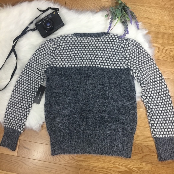 NWT I Love Ronson Fuzzy Knit Heart Gray Sweater M - Picture 5 of 8